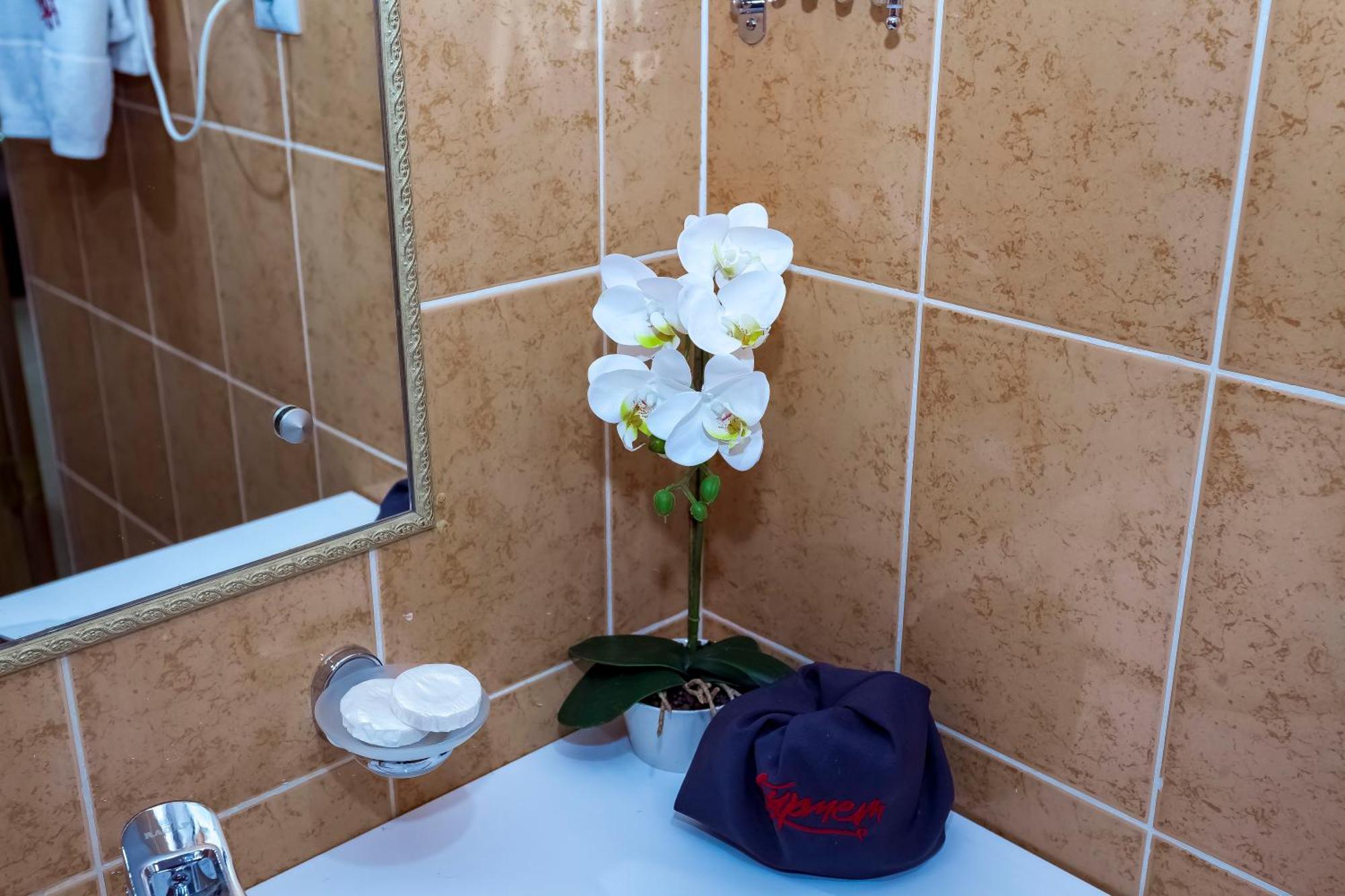 Kurmet Hotel Oral Esterno foto