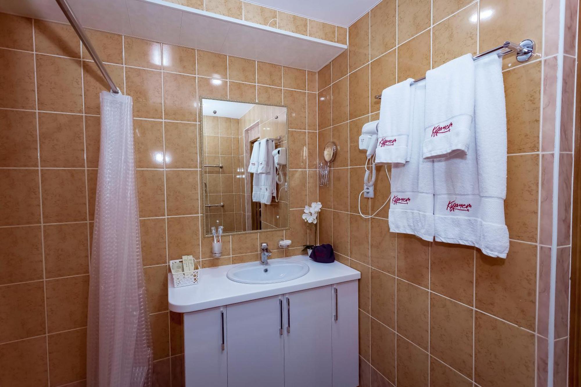 Kurmet Hotel Oral Esterno foto
